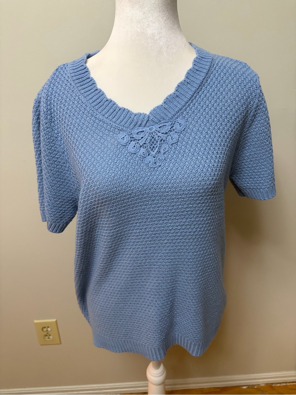Blair Light Blue Short Sleeve Knit Sweater V-Neck Lace Detail Size Small